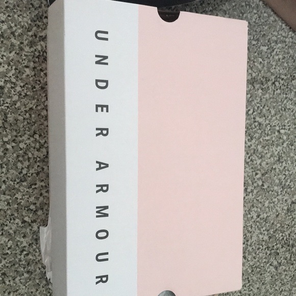 BNWT Under Armour Ladies Sneakers - Picture 2 of 4